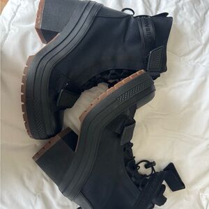Converse Women's Black Platform Boots